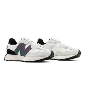 Limited Edition New Balance 327
Sea Salt Black sz 8.5